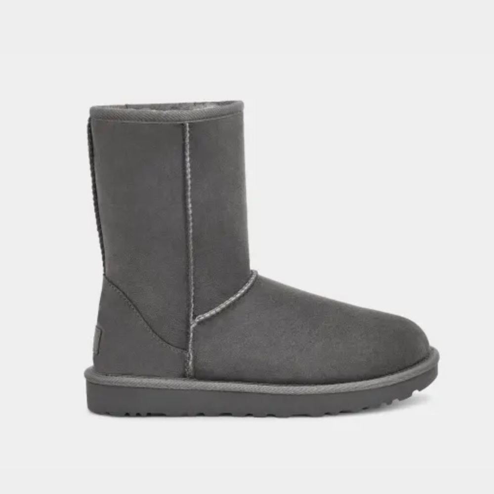 UGG Classic Short Boot in Gray